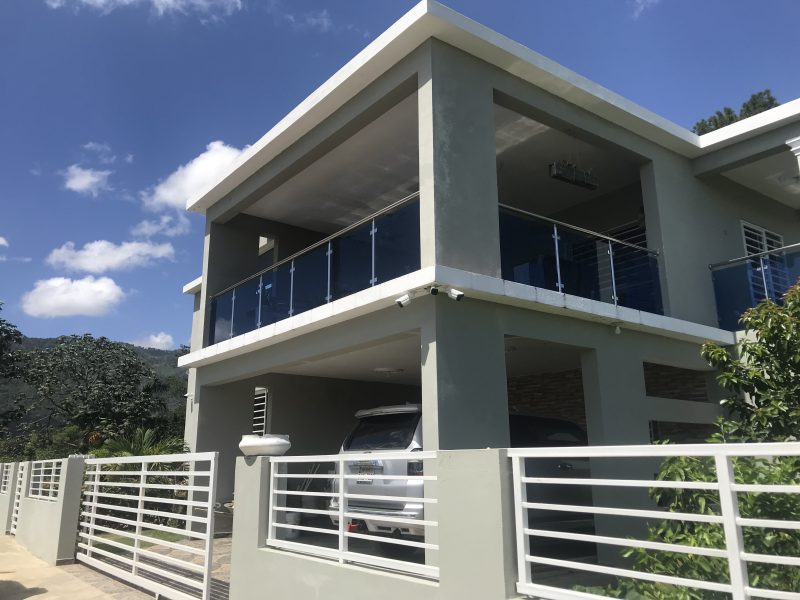 Vendemos hermosa casa en Jarabacoa